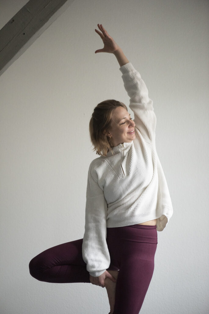 Aerial Yoga Hannah Truxius